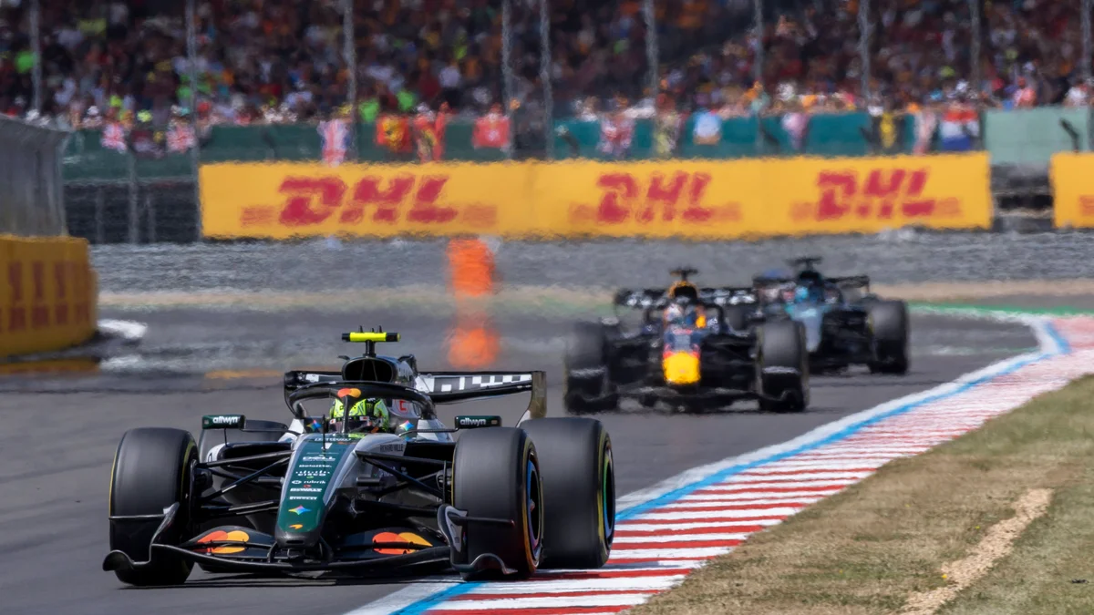 Montoya Warns Verstappen of McLaren Challenges Amid 2027 Transfer Talk