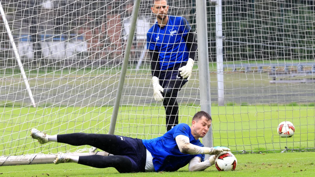 Gladbach Enters Race for Tjark Ernst as Celtic Pursues Hertha Goalkeeper