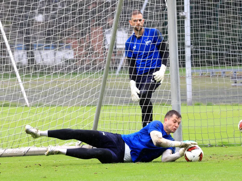 Gladbach Enters Race for Tjark Ernst as Celtic Pursues Hertha Goalkeeper