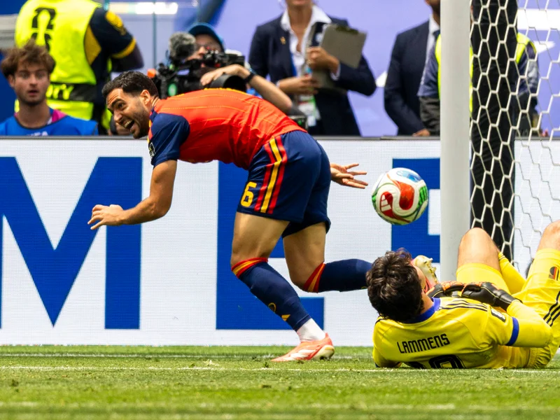 Spain Capitalizes on Lammens Error to Set Up France Semi-Final Clash
