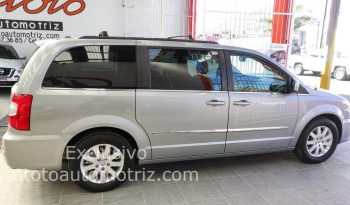 Chrysler Town & Country. 2014 lleno