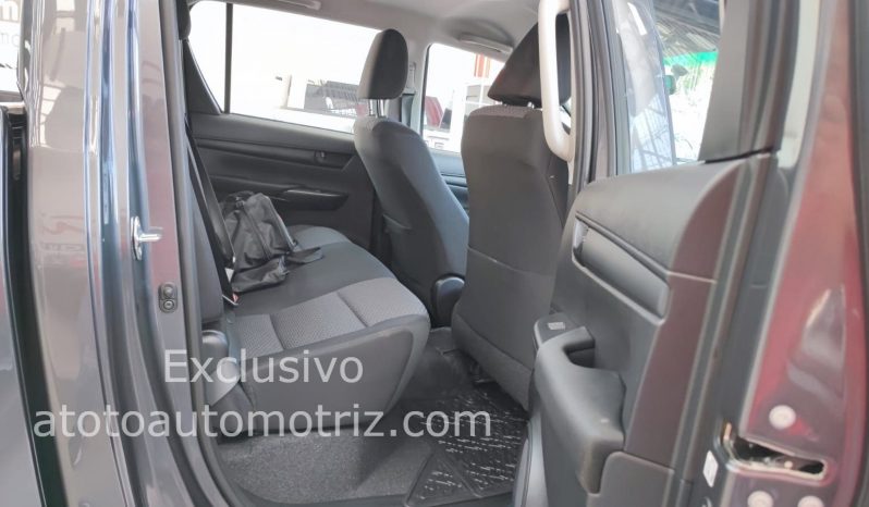 Toyota Hilux 2022 D-cab SR lleno