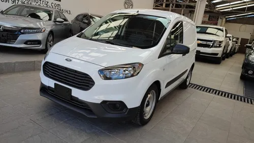 2022 Ford Transit Courier Sin puerta lateral