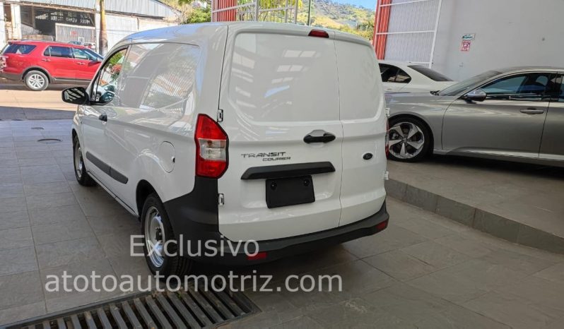 2022 Ford Transit Courier Sin puerta lateral lleno