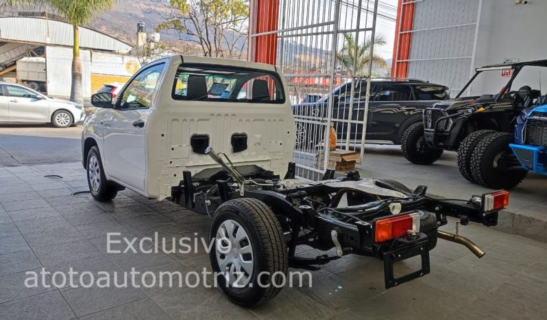 2023 Toyota Hilux Cabina Chasis lleno