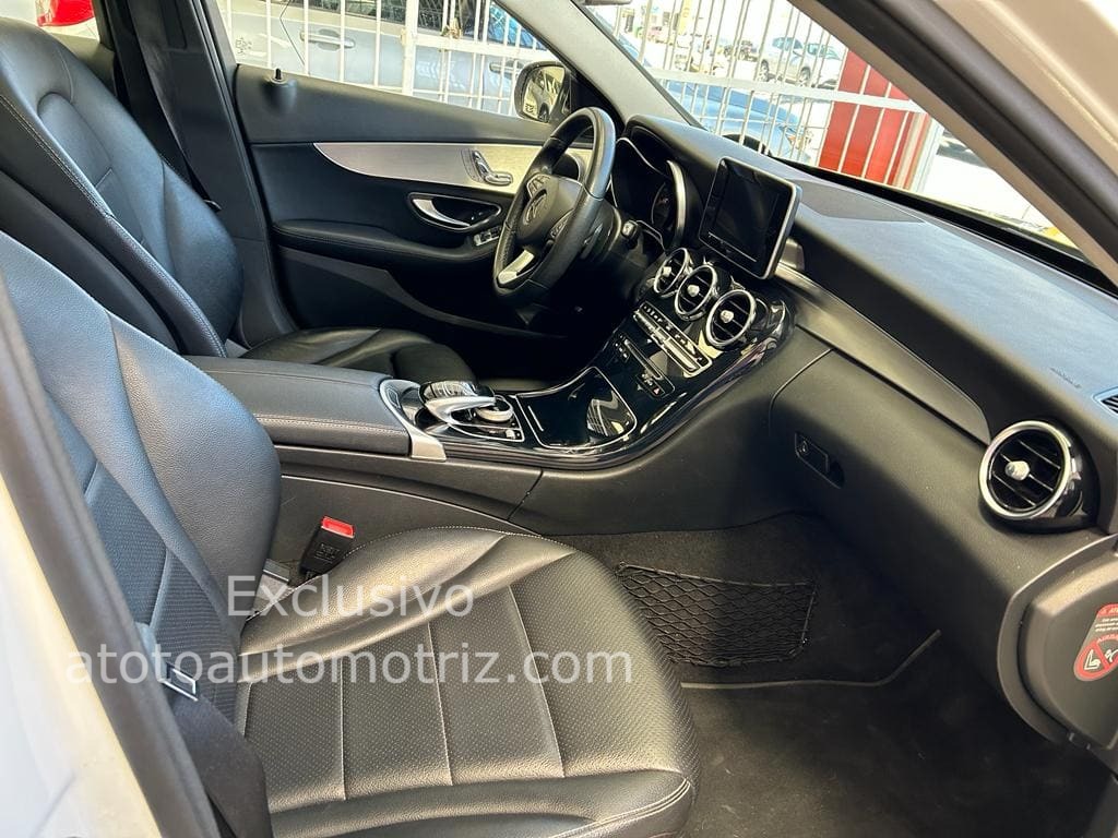 Mercedes-Benz Clase C 2017 200 CGI SPORT Automático Blanco