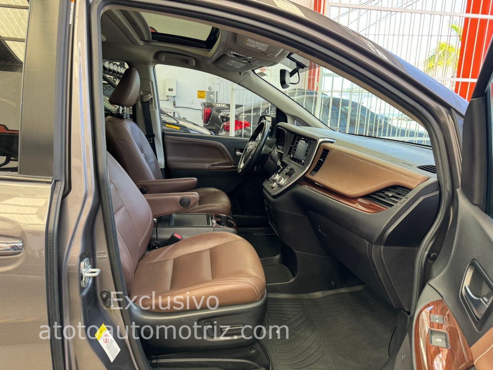 Toyota Sienna 2019 Limited Automático Gris