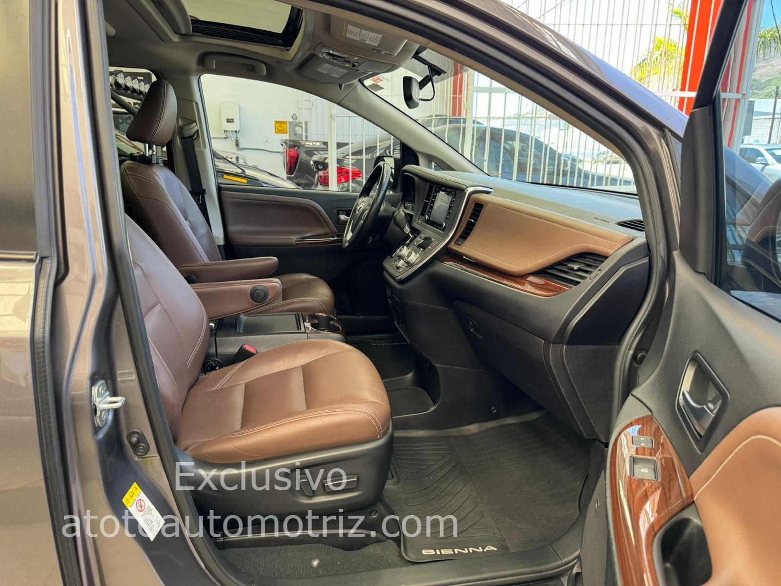 Toyota Sienna 2019 Limited Automático Gris