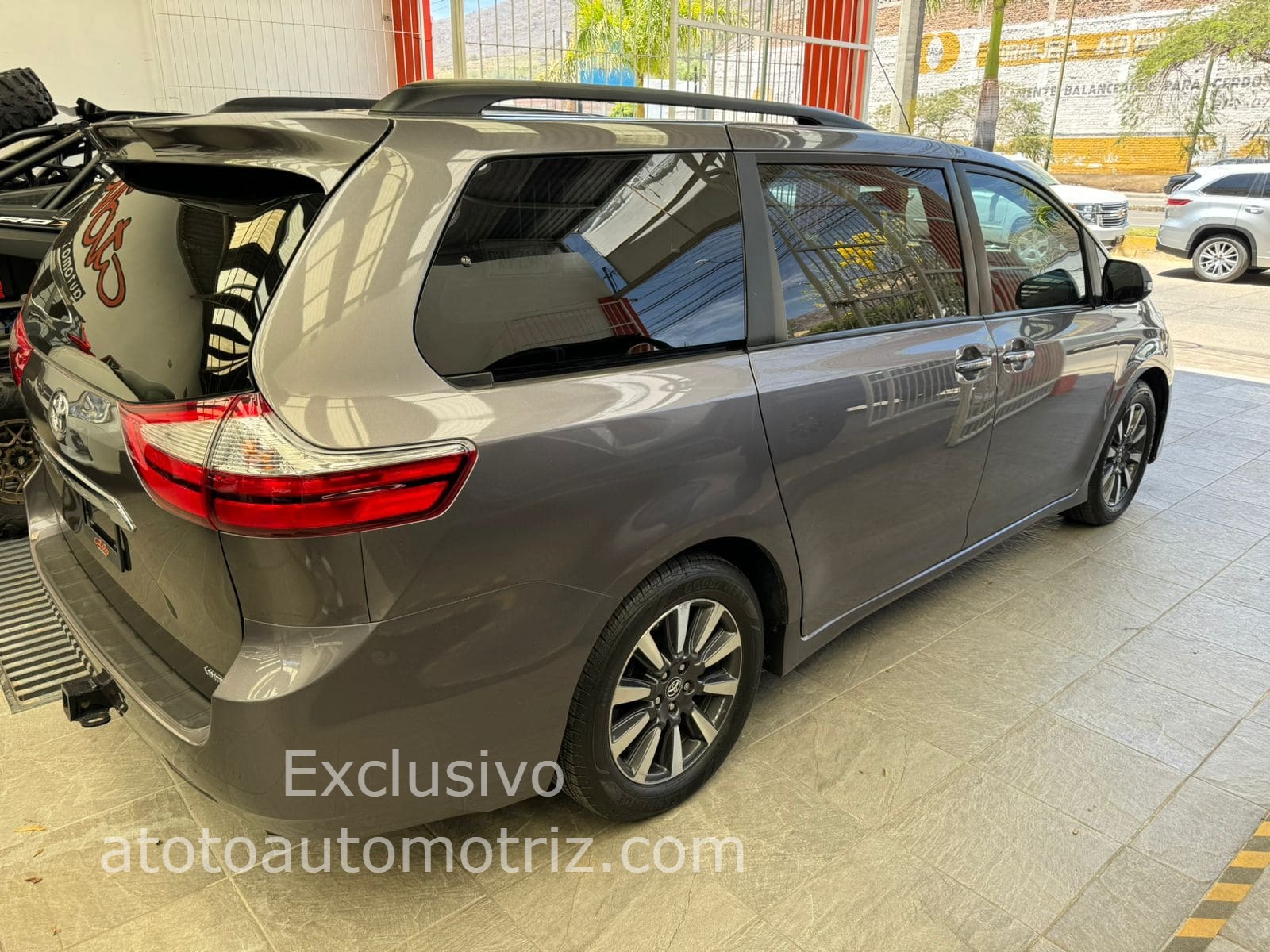 Toyota Sienna 2019 Limited Automático Gris