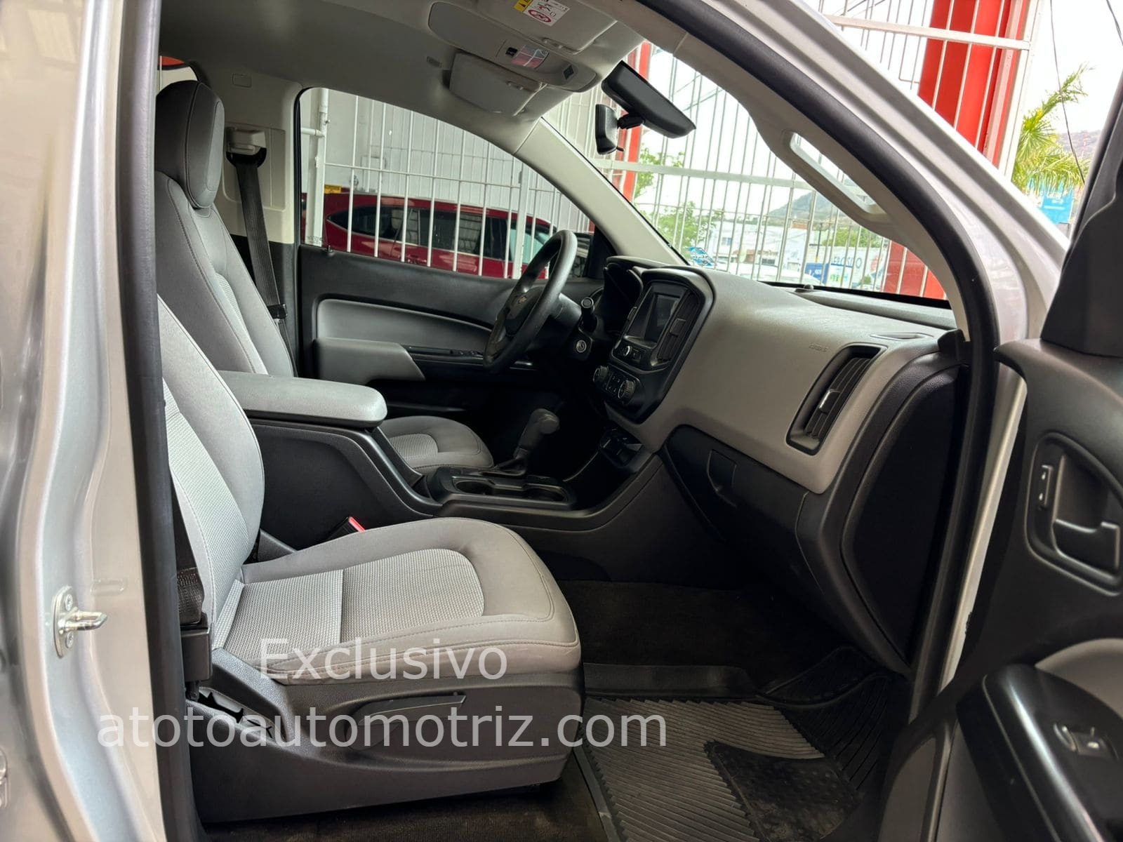 Chevrolet Colorado 2018 Doble Cabina 4x2 paq A Automático Plata