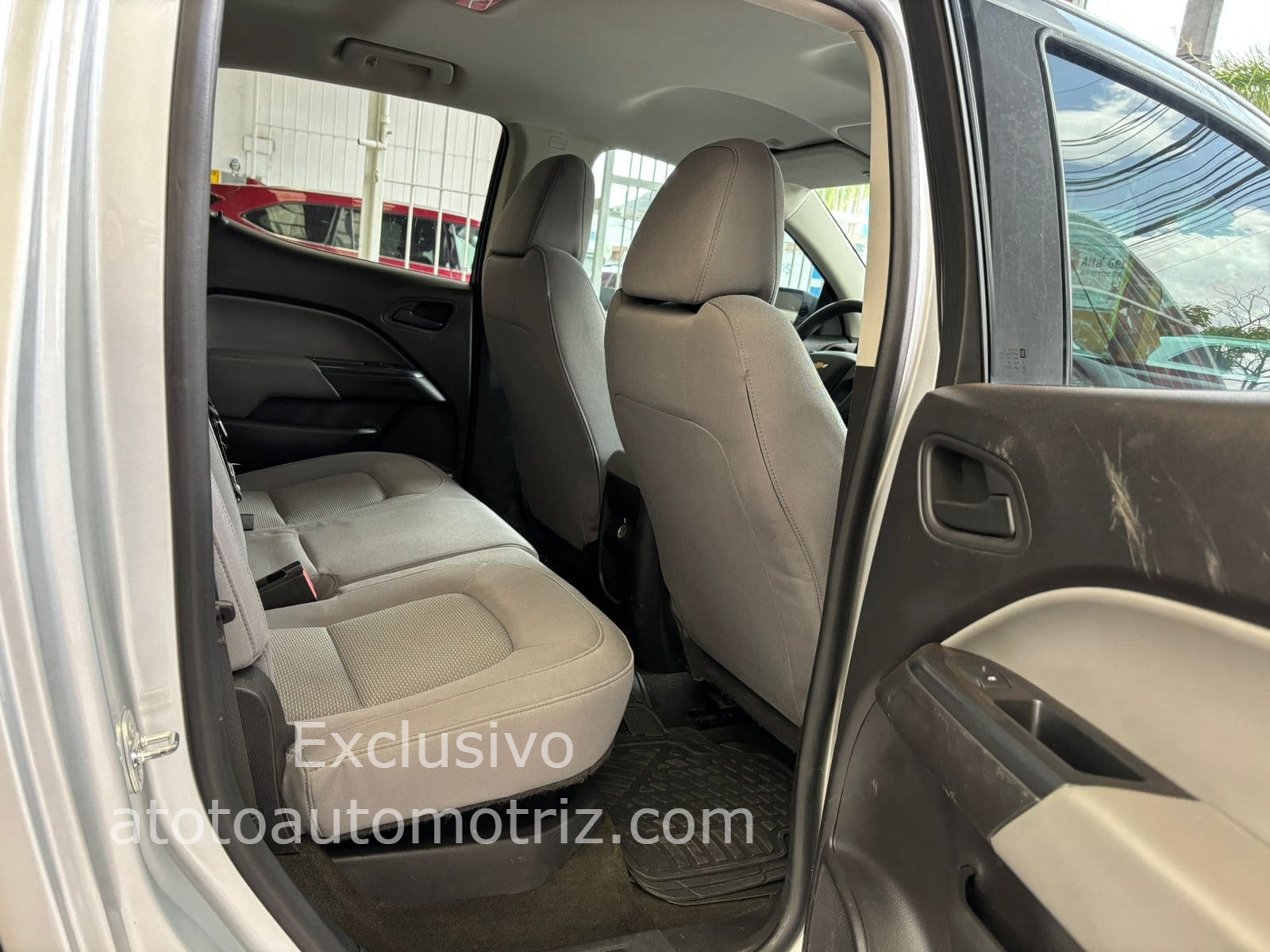 Chevrolet Colorado 2018 Doble Cabina 4x2 paq A Automático Plata