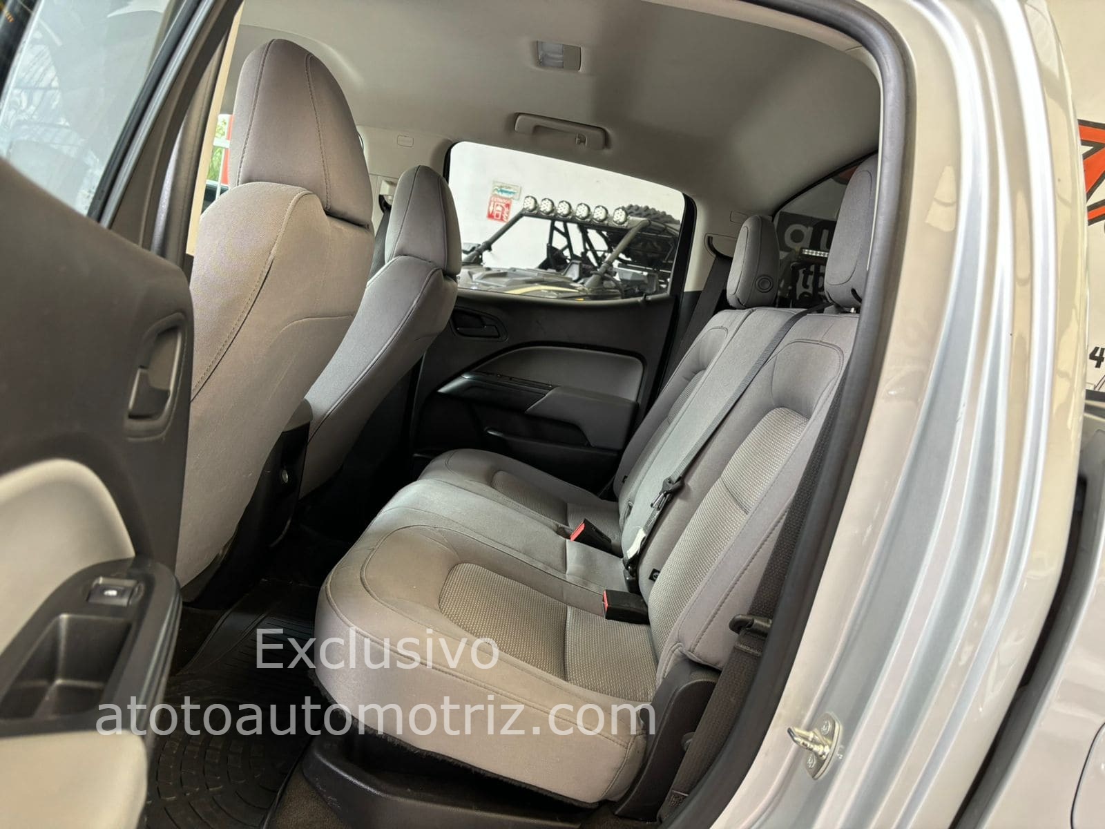 Chevrolet Colorado 2018 Doble Cabina 4x2 paq A Automático Plata