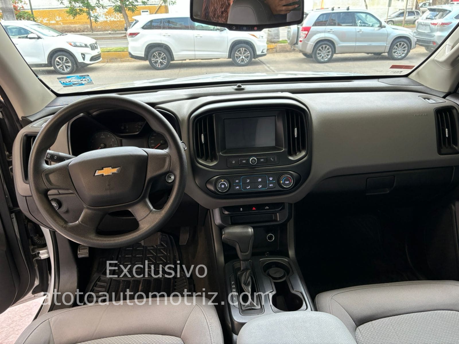 Chevrolet Colorado 2018 Doble Cabina 4x2 paq A Automático Plata