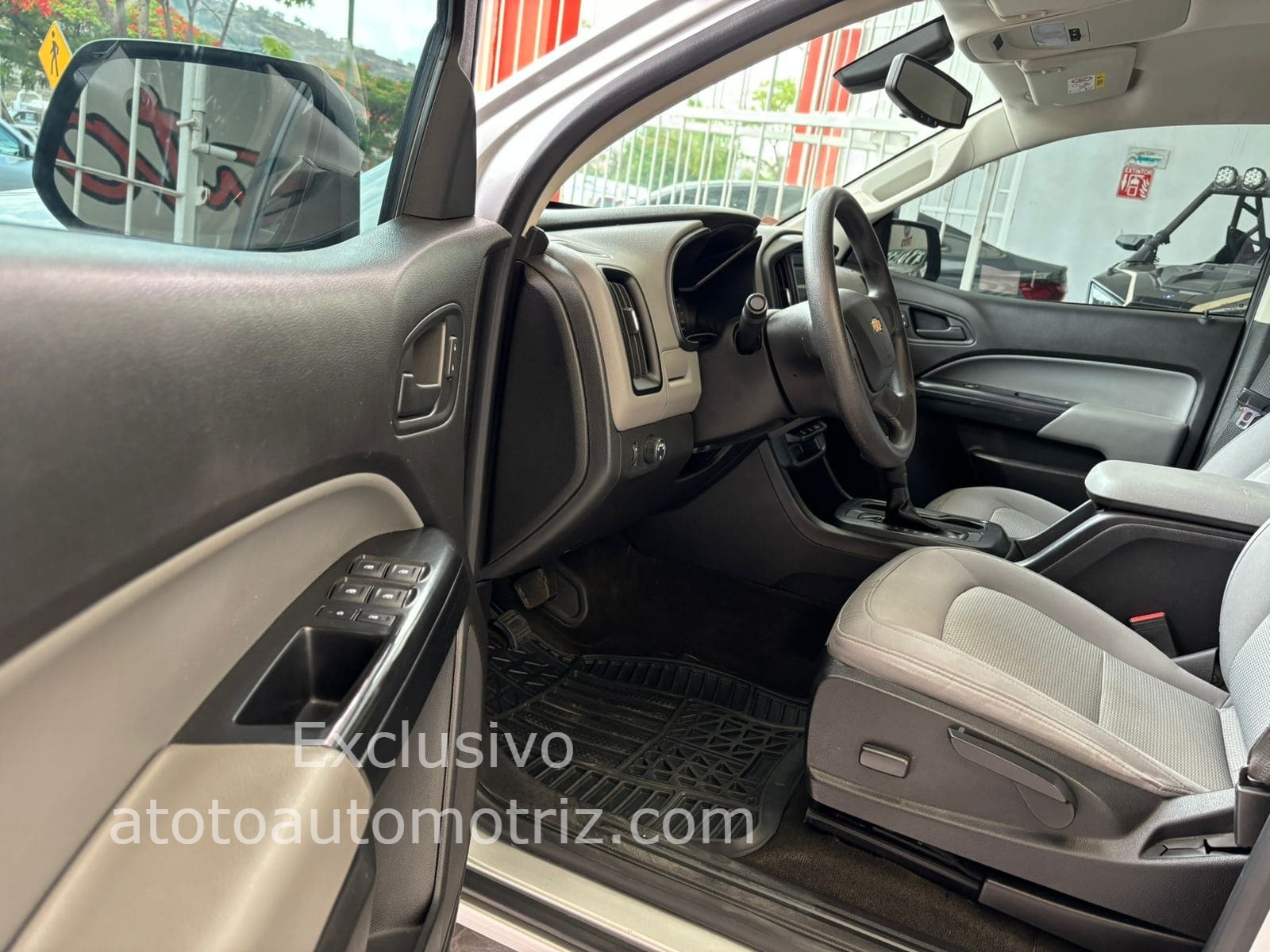 Chevrolet Colorado 2018 Doble Cabina 4x2 paq A Automático Plata