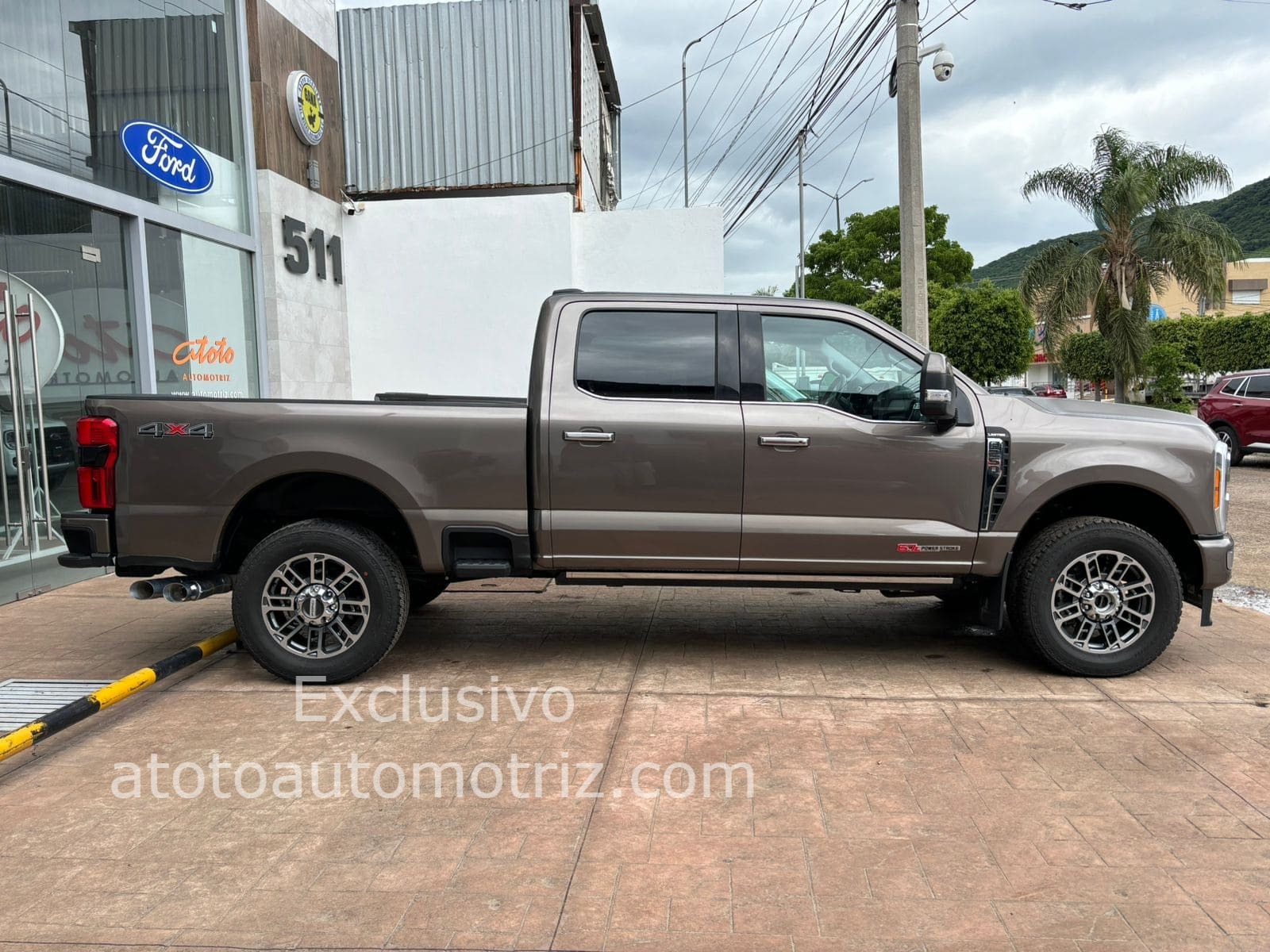 Ford F250 2023 Súper Duty LIMITED Diesel Automático Gris