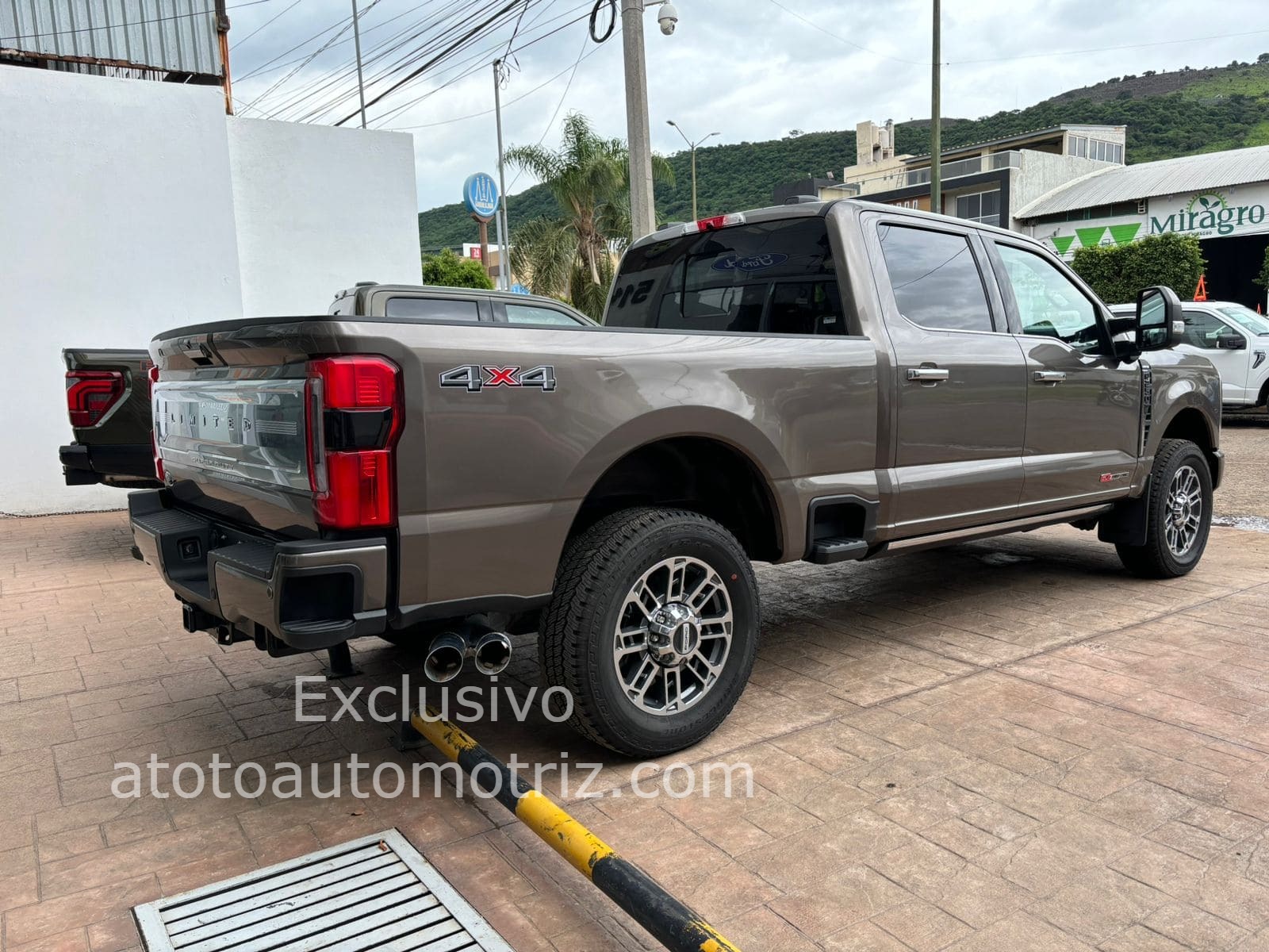 Ford F250 2023 Súper Duty LIMITED Diesel Automático Gris