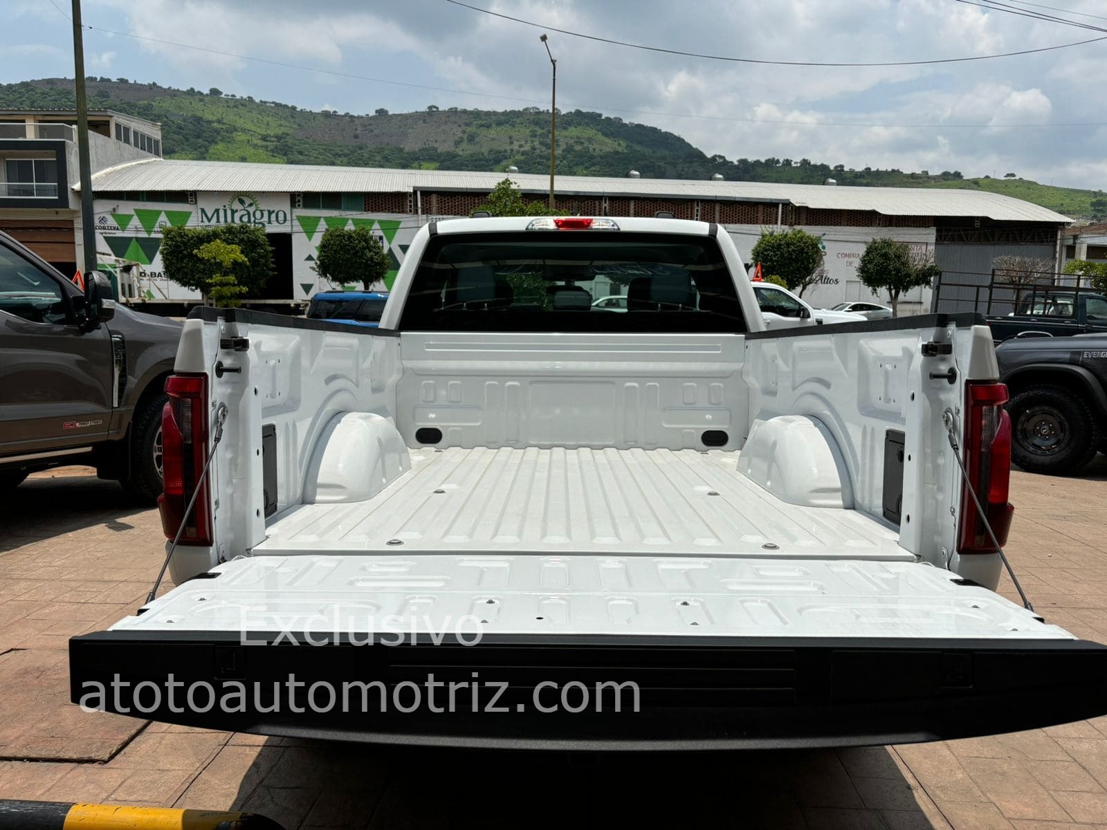 Ford F150 2024 XL V6 Automático Blanco
