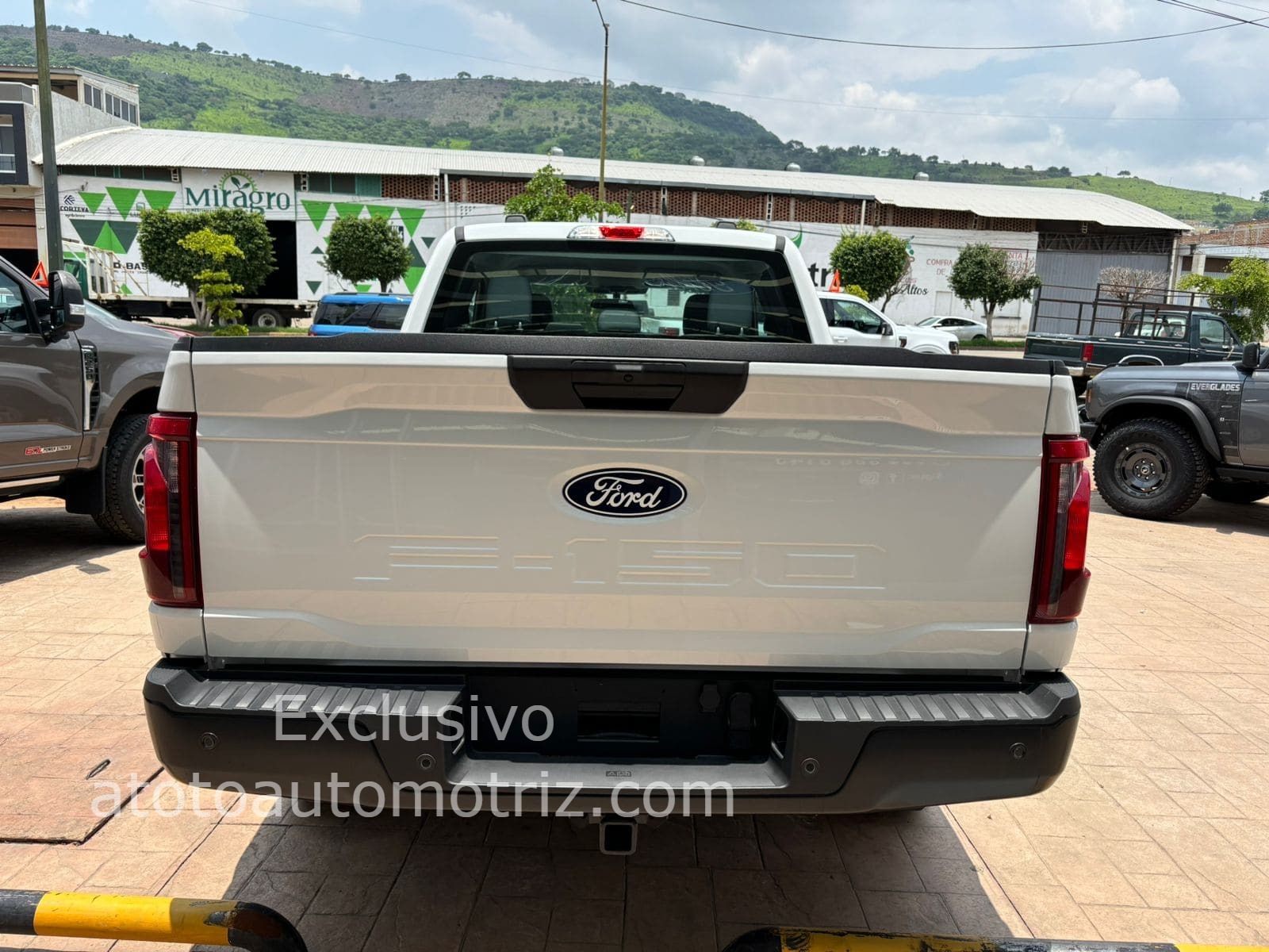 Ford F150 2024 XL V6 Automático Blanco