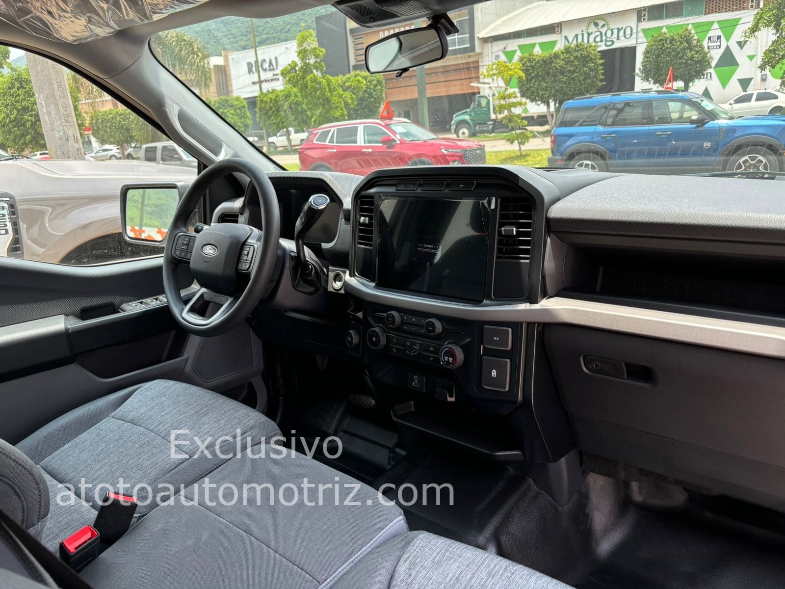 Ford F150 2024 XL V6 Automático Blanco