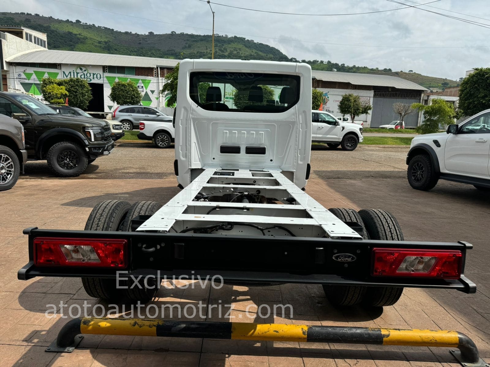 Ford Transit 2025 Chasis Cabina Manual Blanco