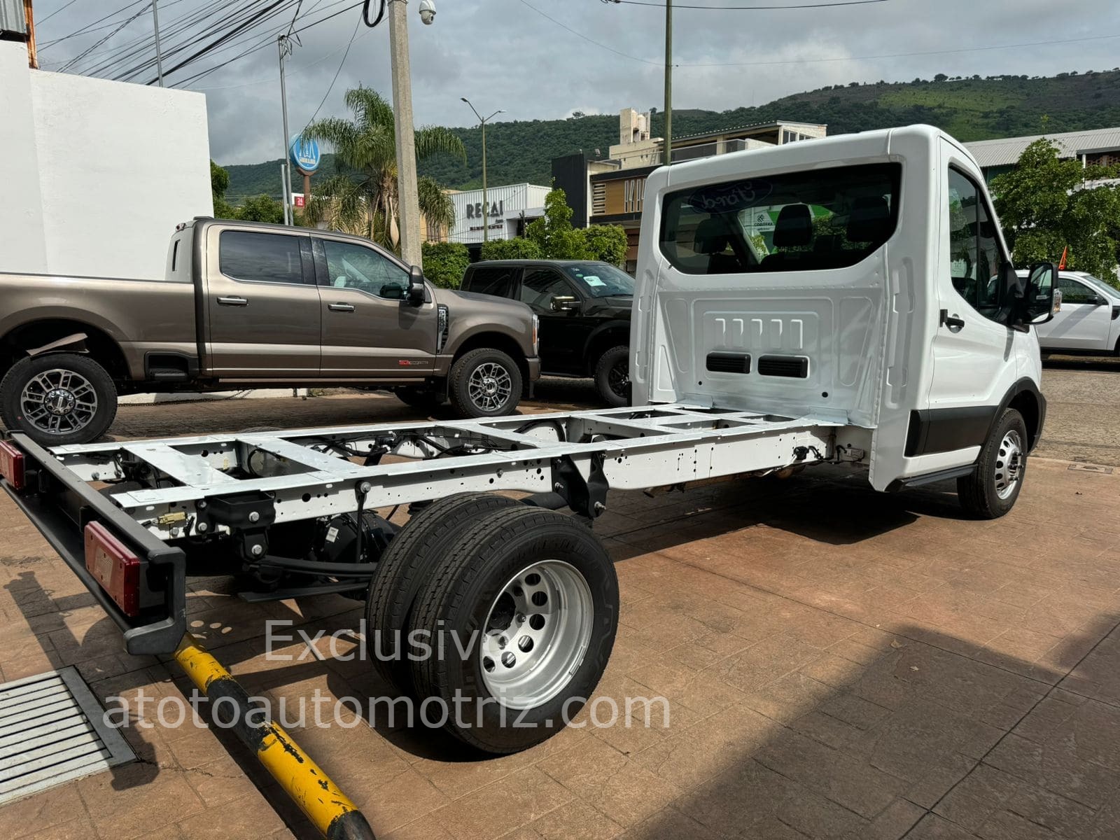 Ford Transit 2025 Chasis Cabina Manual Blanco