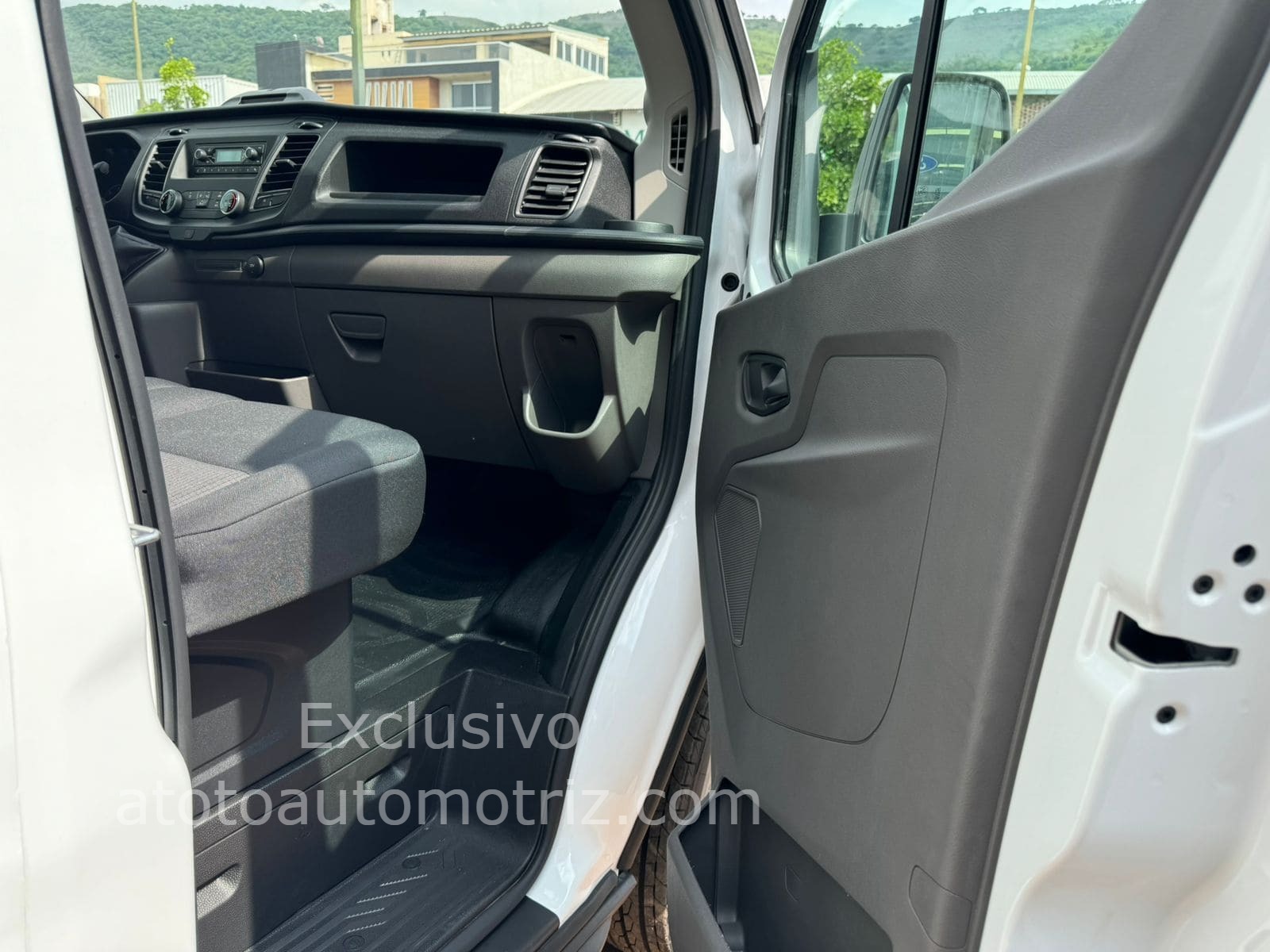 Ford Transit 2025 Chasis Cabina Manual Blanco