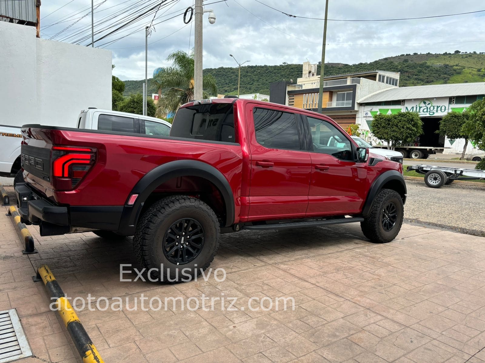 Ford Lobo 2024 Raptor Automático Rojo