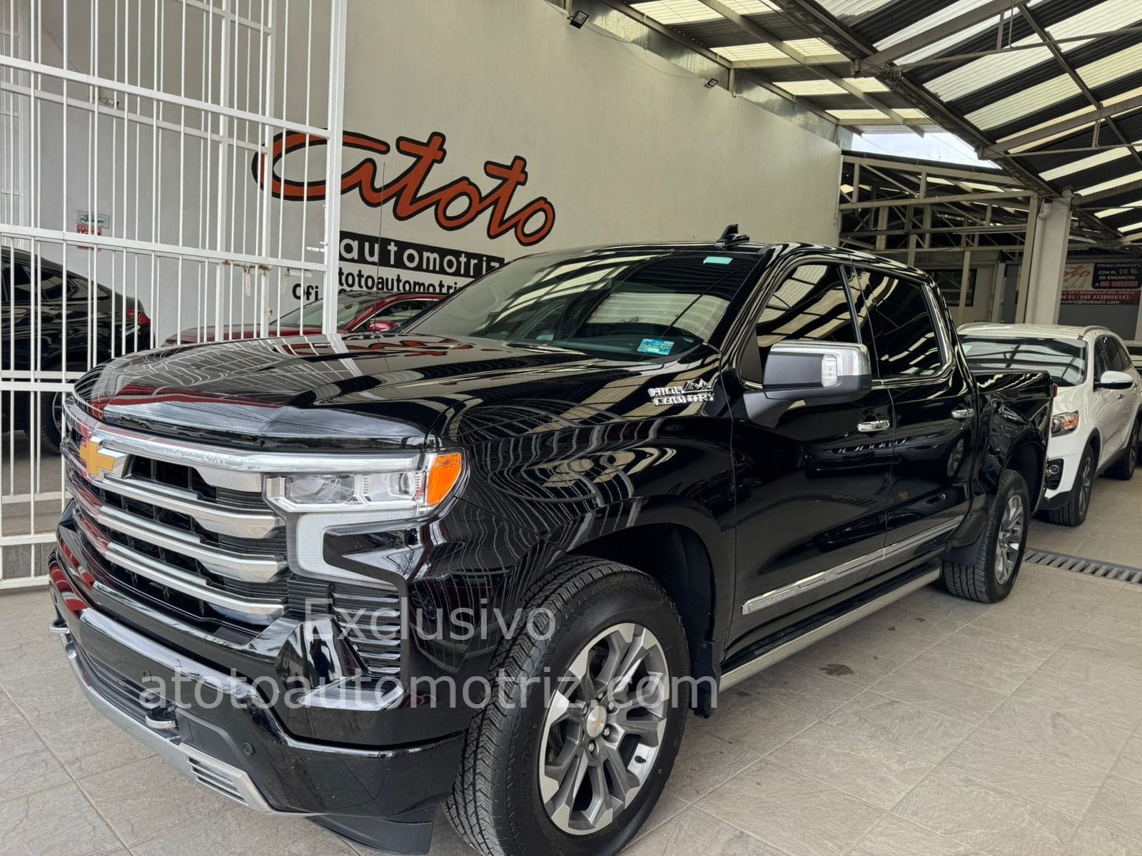 Chevrolet Cheyenne 2023 High Country Automático Negro
