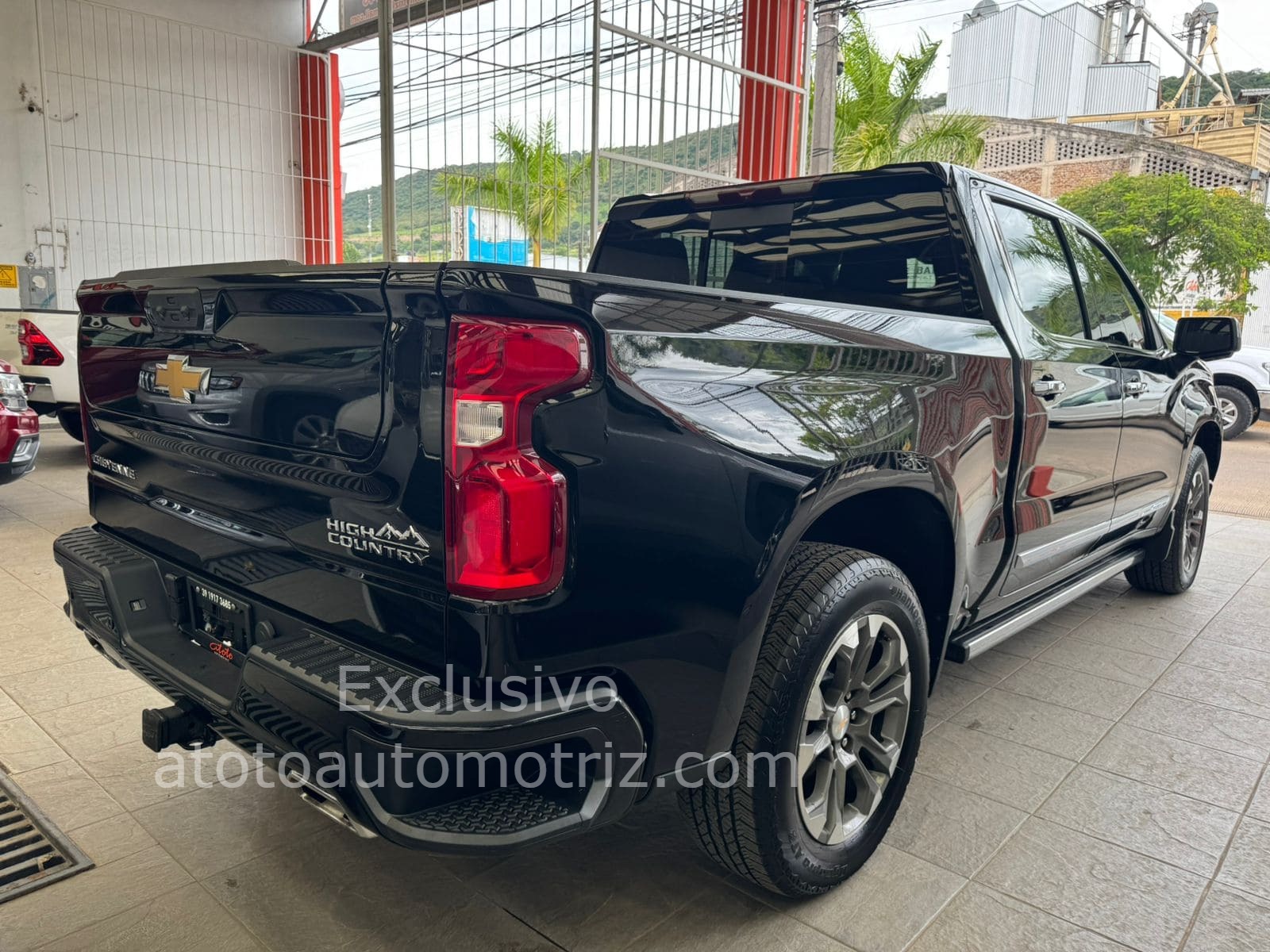 Chevrolet Cheyenne 2023 High Country Automático Negro