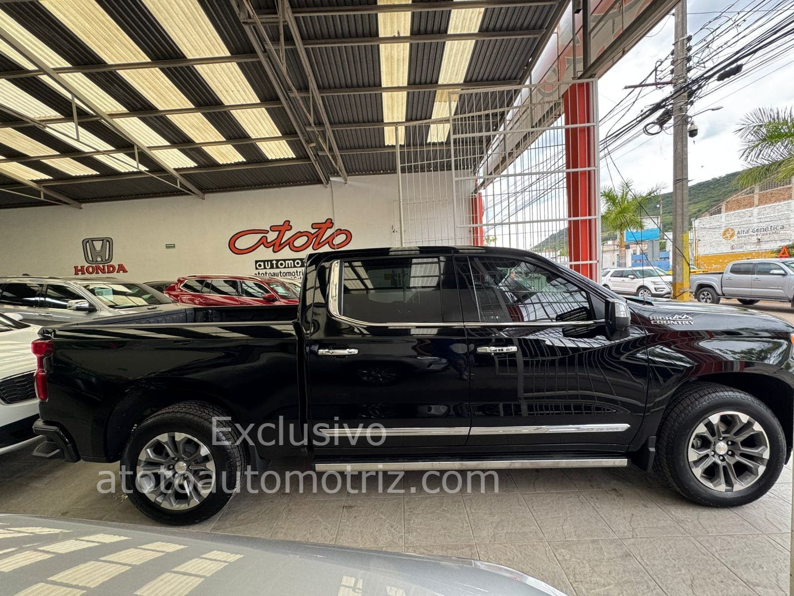 Chevrolet Cheyenne 2023 High Country Automático Negro