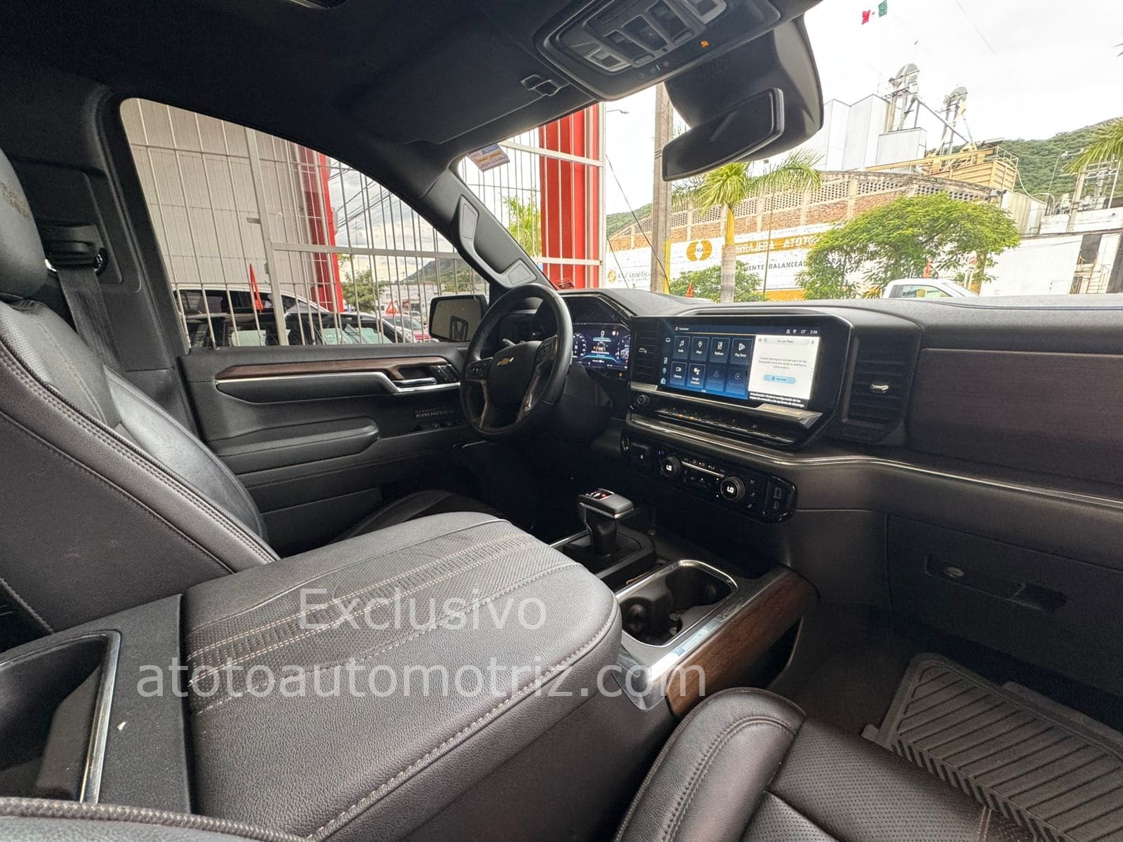 Chevrolet Cheyenne 2023 High Country Automático Negro