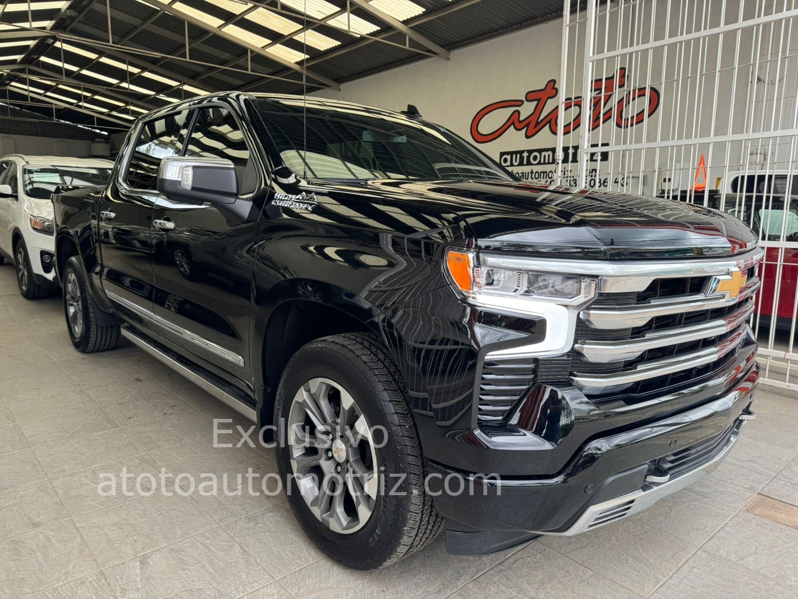 Chevrolet Cheyenne 2023 High Country Automático Negro