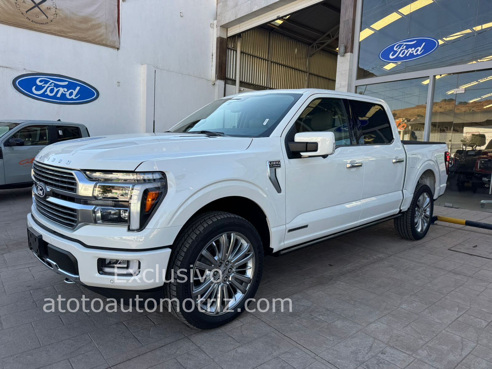 Ford Lobo 2025 Platinum Plus HIbrida Automático Blanco