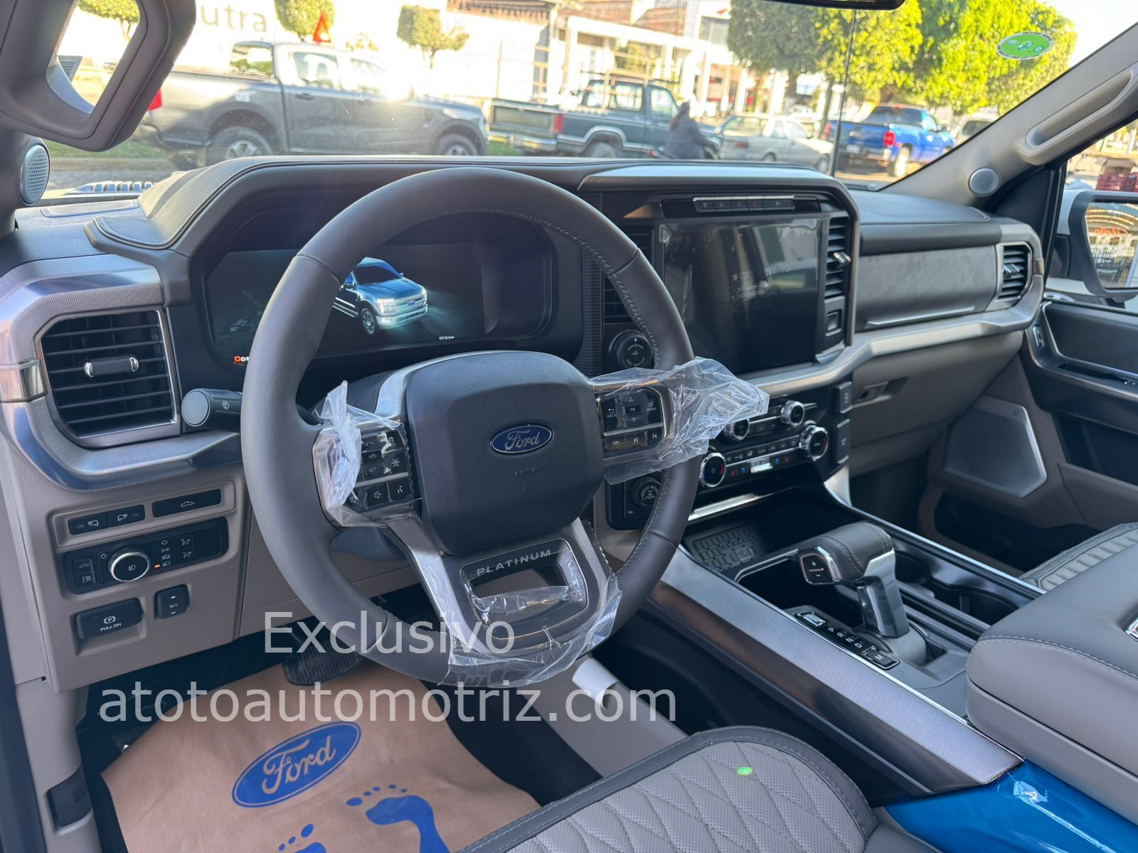 Ford Lobo 2025 Platinum Plus HIbrida Automático Blanco