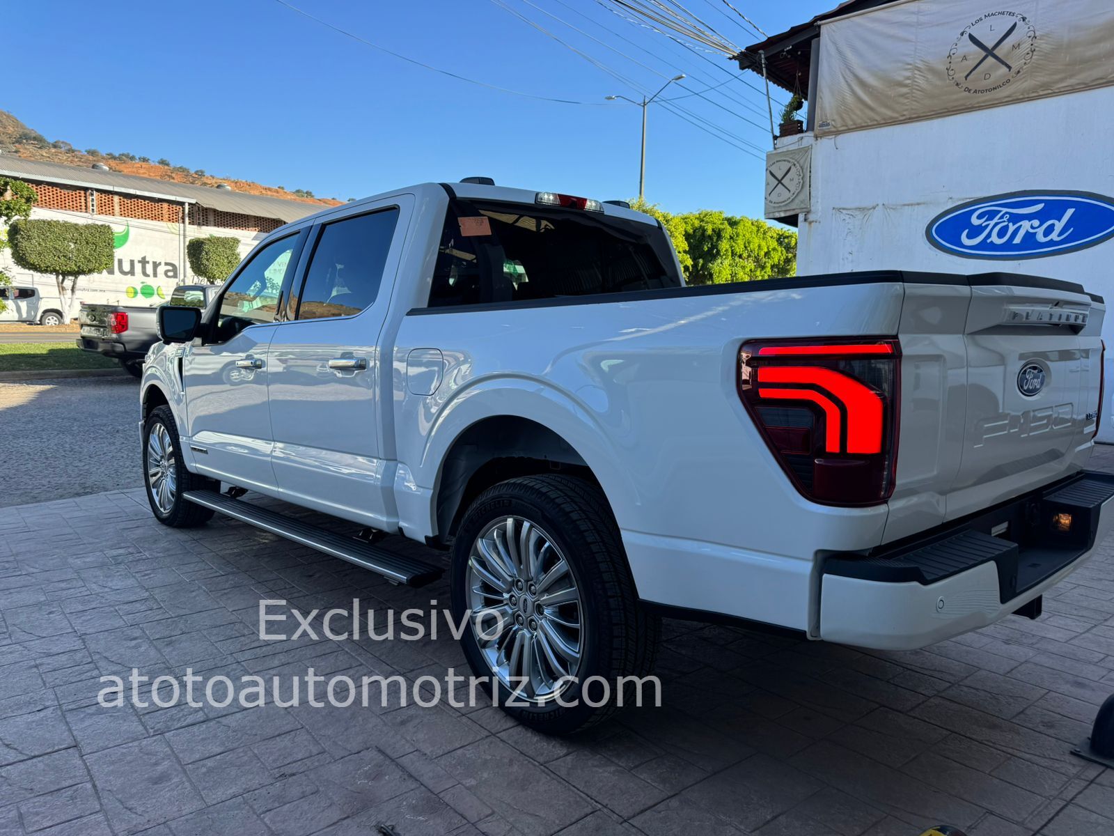 Ford Lobo 2025 Platinum Plus HIbrida Automático Blanco