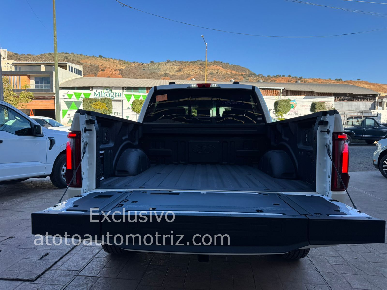 Ford Lobo 2025 Platinum Plus HIbrida Automático Blanco