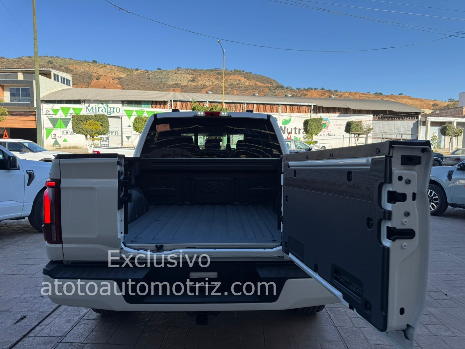 Ford Lobo 2025 Platinum Plus HIbrida Automático Blanco