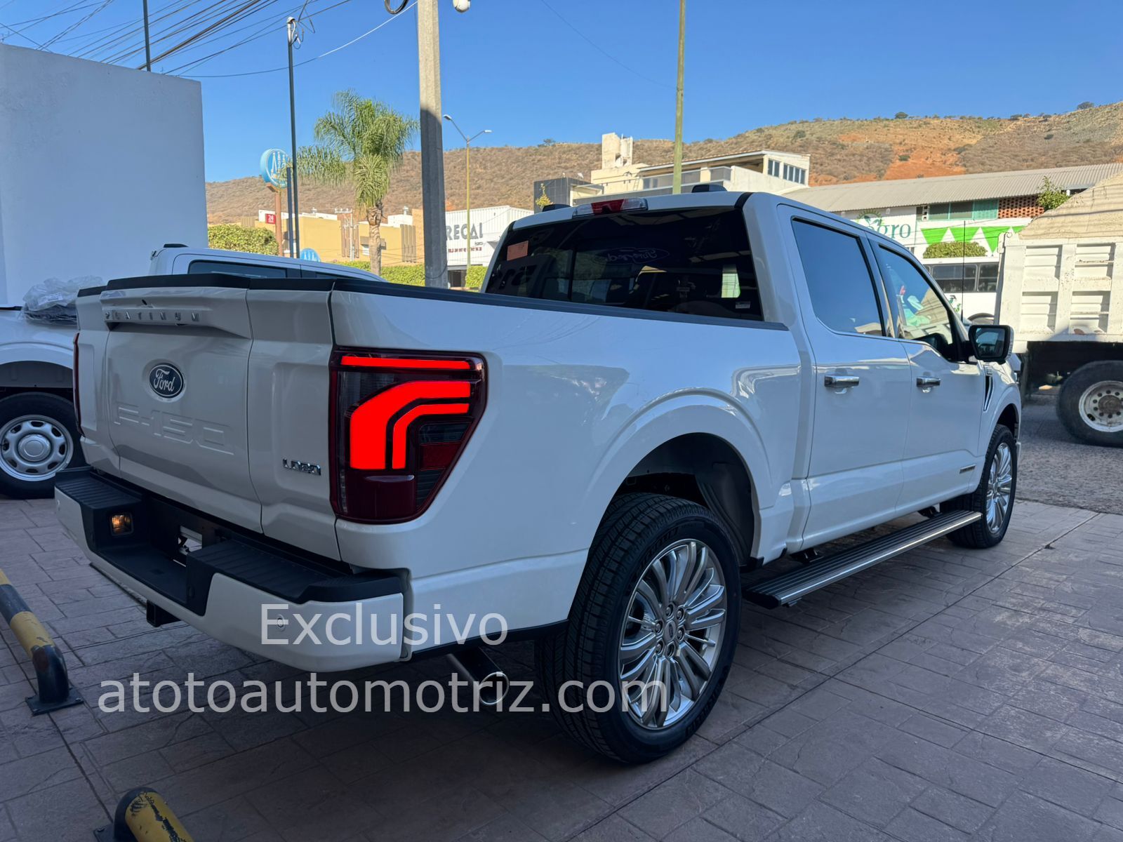 Ford Lobo 2025 Platinum Plus HIbrida Automático Blanco