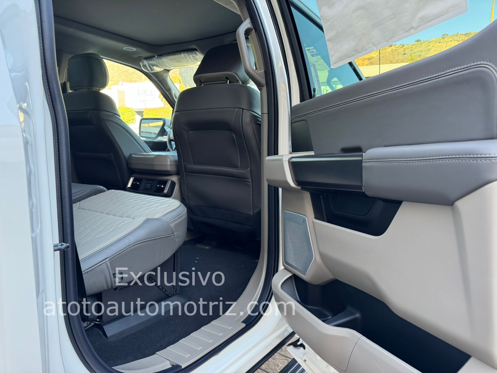 Ford Lobo 2025 Platinum Plus HIbrida Automático Blanco