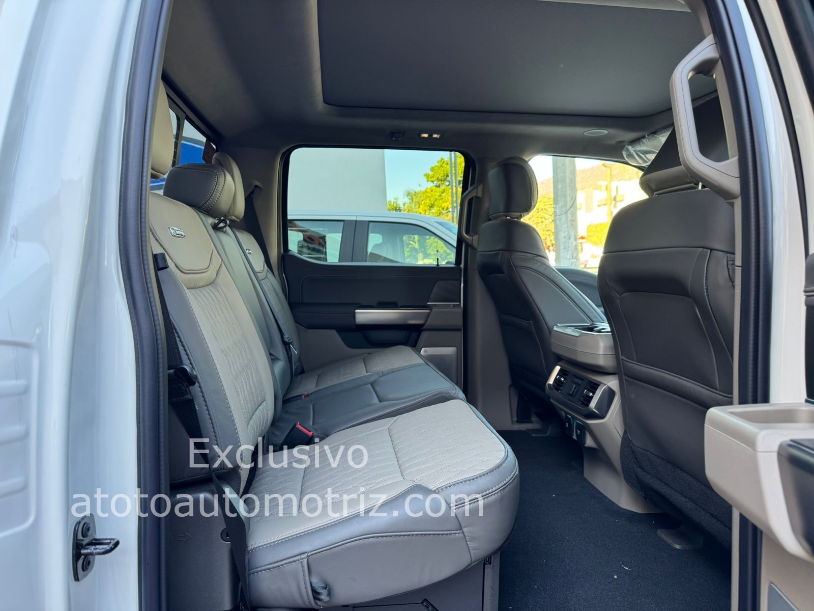 Ford Lobo 2025 Platinum Plus HIbrida Automático Blanco