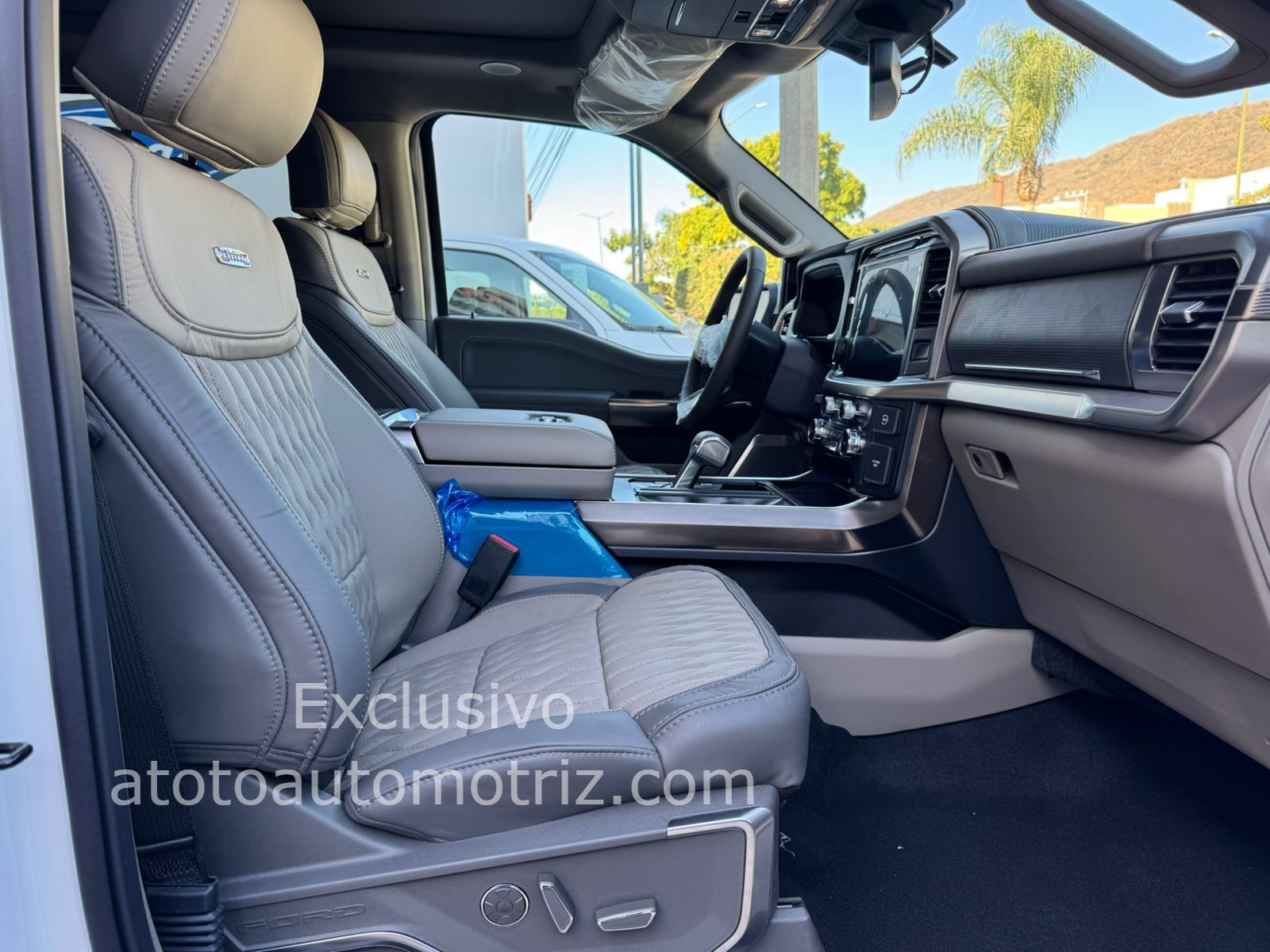 Ford Lobo 2025 Platinum Plus HIbrida Automático Blanco
