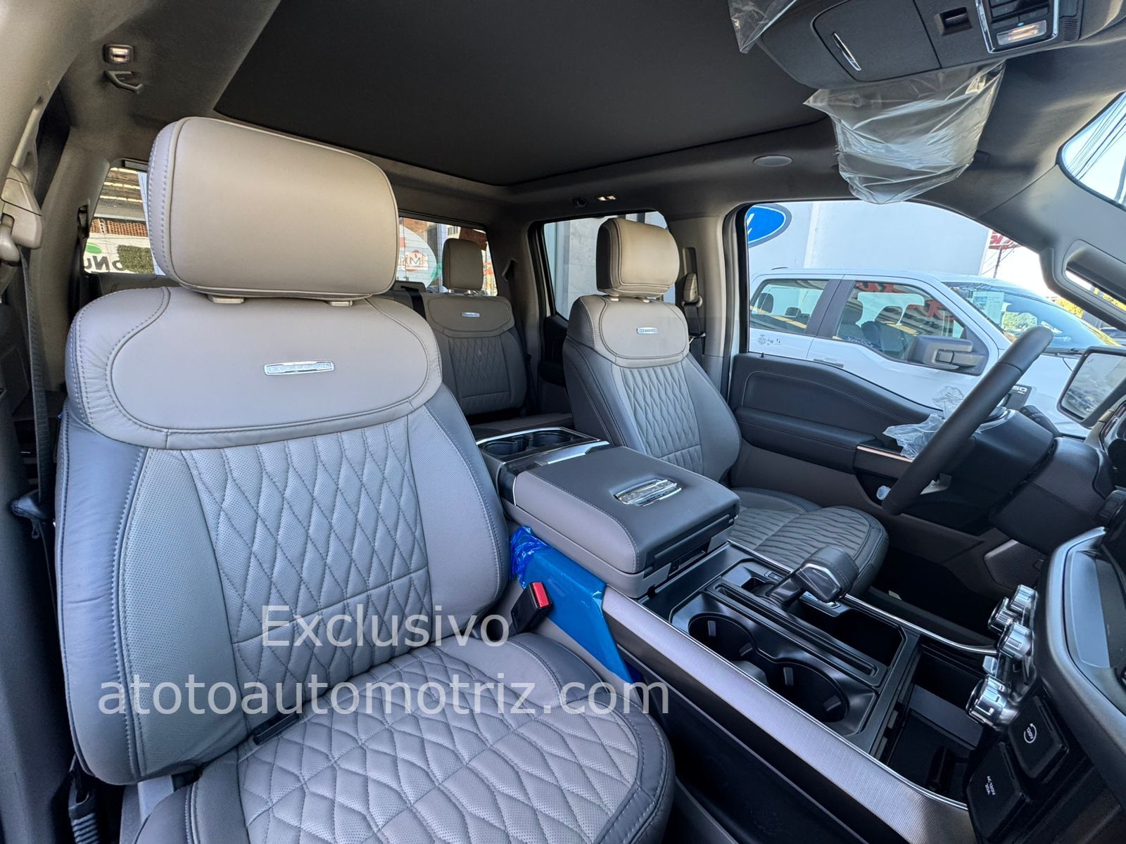 Ford Lobo 2025 Platinum Plus HIbrida Automático Blanco