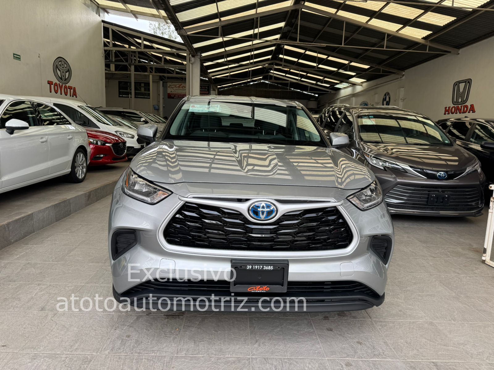 Toyota Highlander 2023 Le Automático Plata