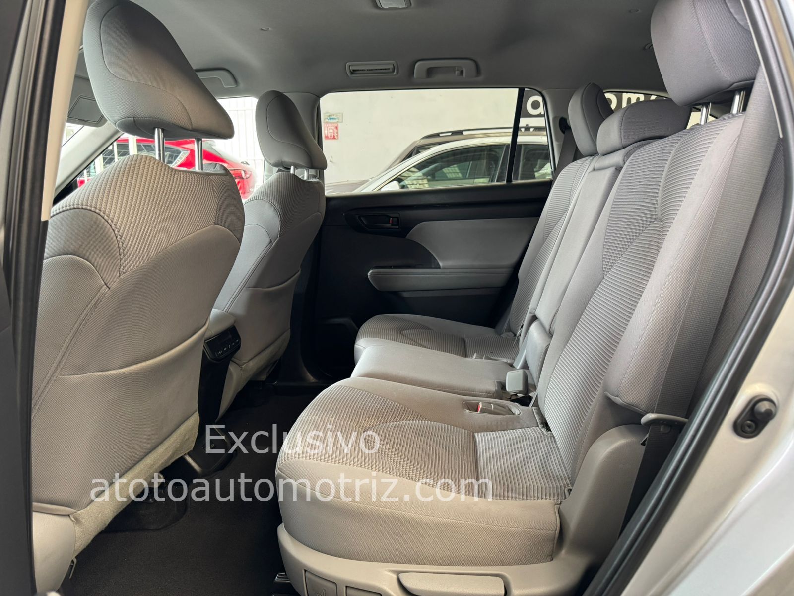 Toyota Highlander 2023 Le Automático Plata