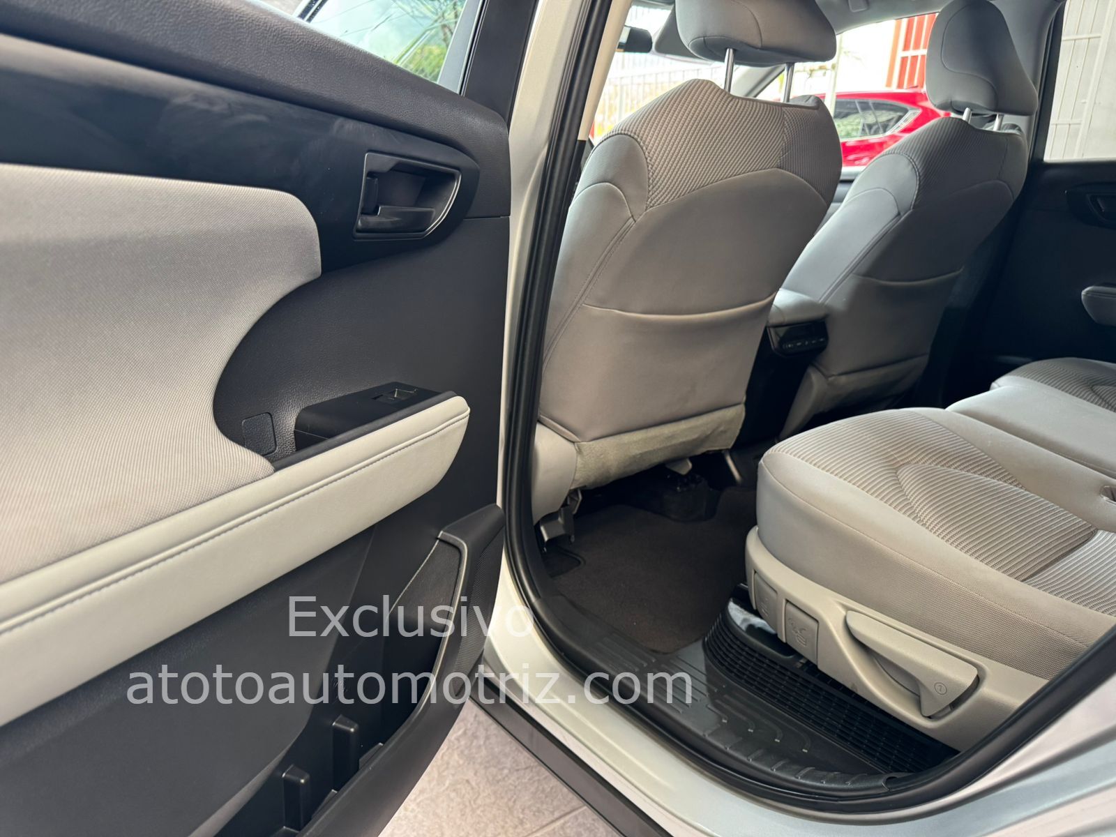 Toyota Highlander 2023 Le Automático Plata