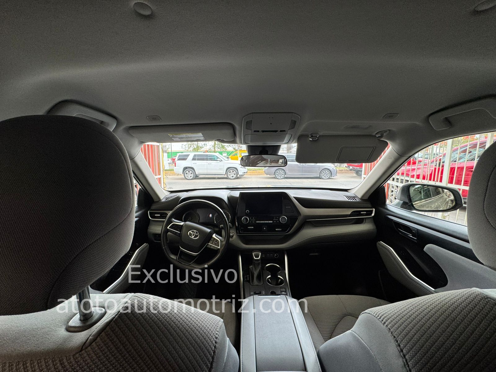 Toyota Highlander 2023 Le Automático Plata