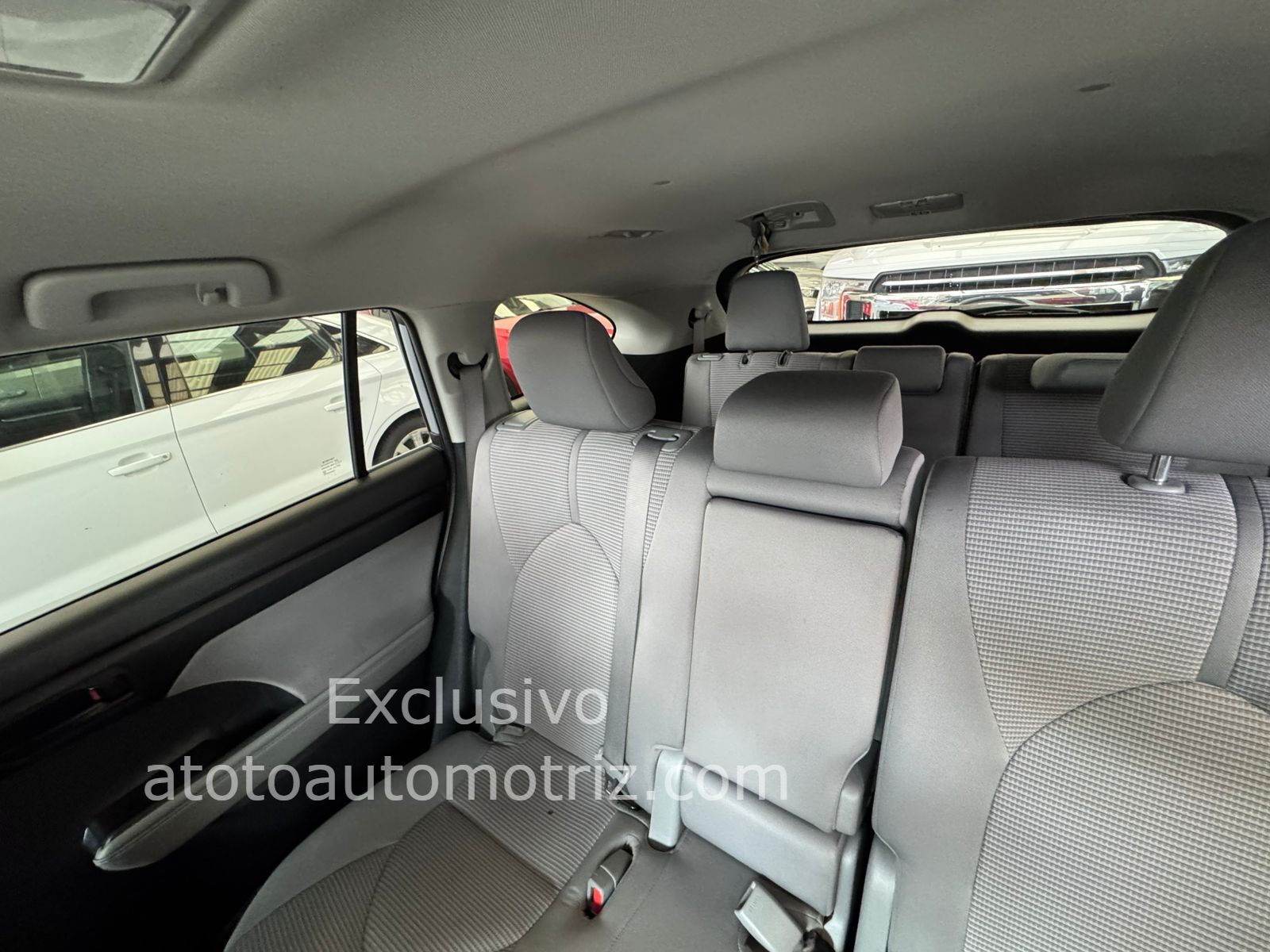 Toyota Highlander 2023 Le Automático Plata