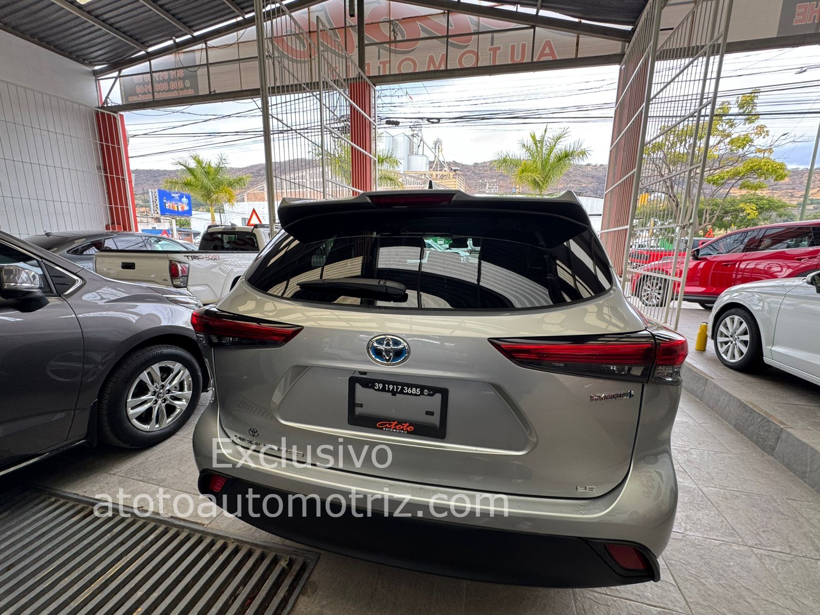 Toyota Highlander 2023 Le Automático Plata