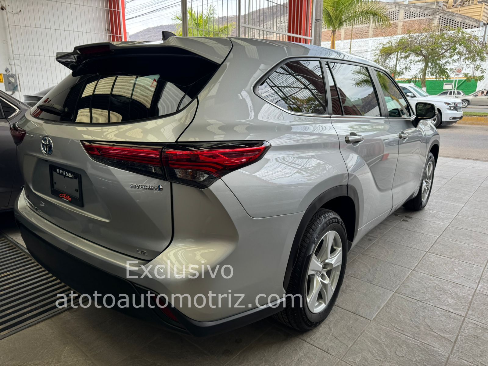 Toyota Highlander 2023 Le Automático Plata