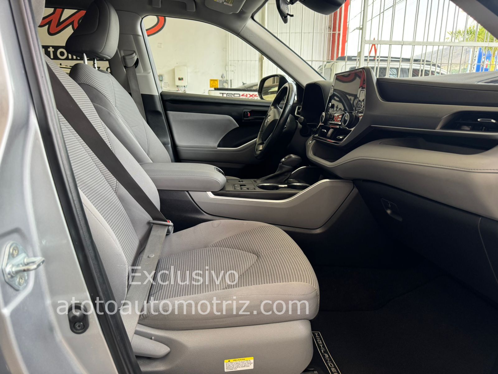 Toyota Highlander 2023 Le Automático Plata